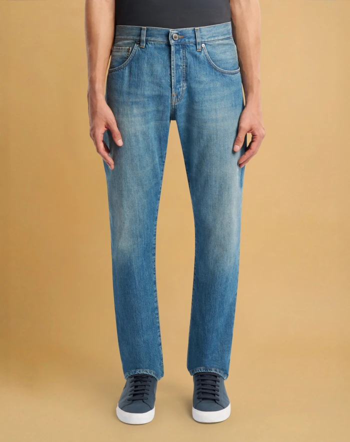 Relax jeans in responsible denim